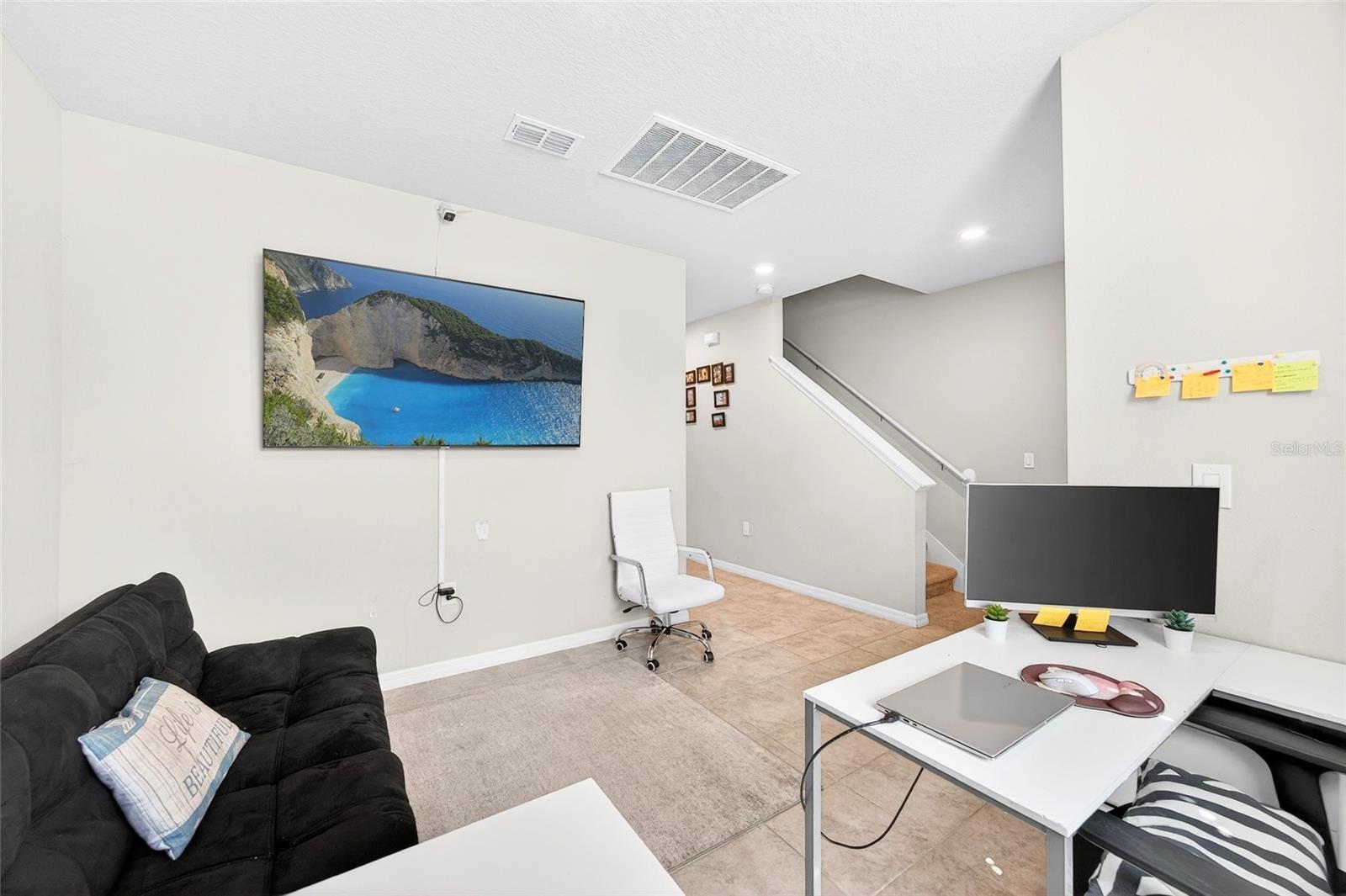 Image 34 of 62 For 953 Cambridge Drive