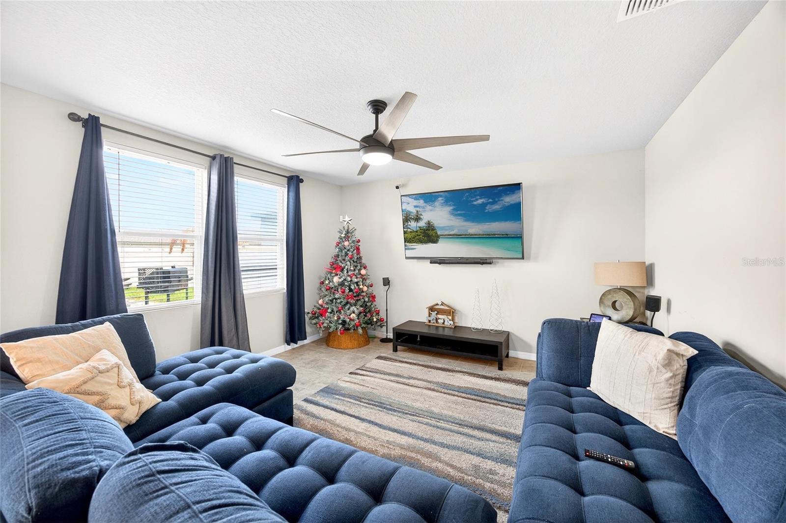 Image 38 of 62 For 953 Cambridge Drive