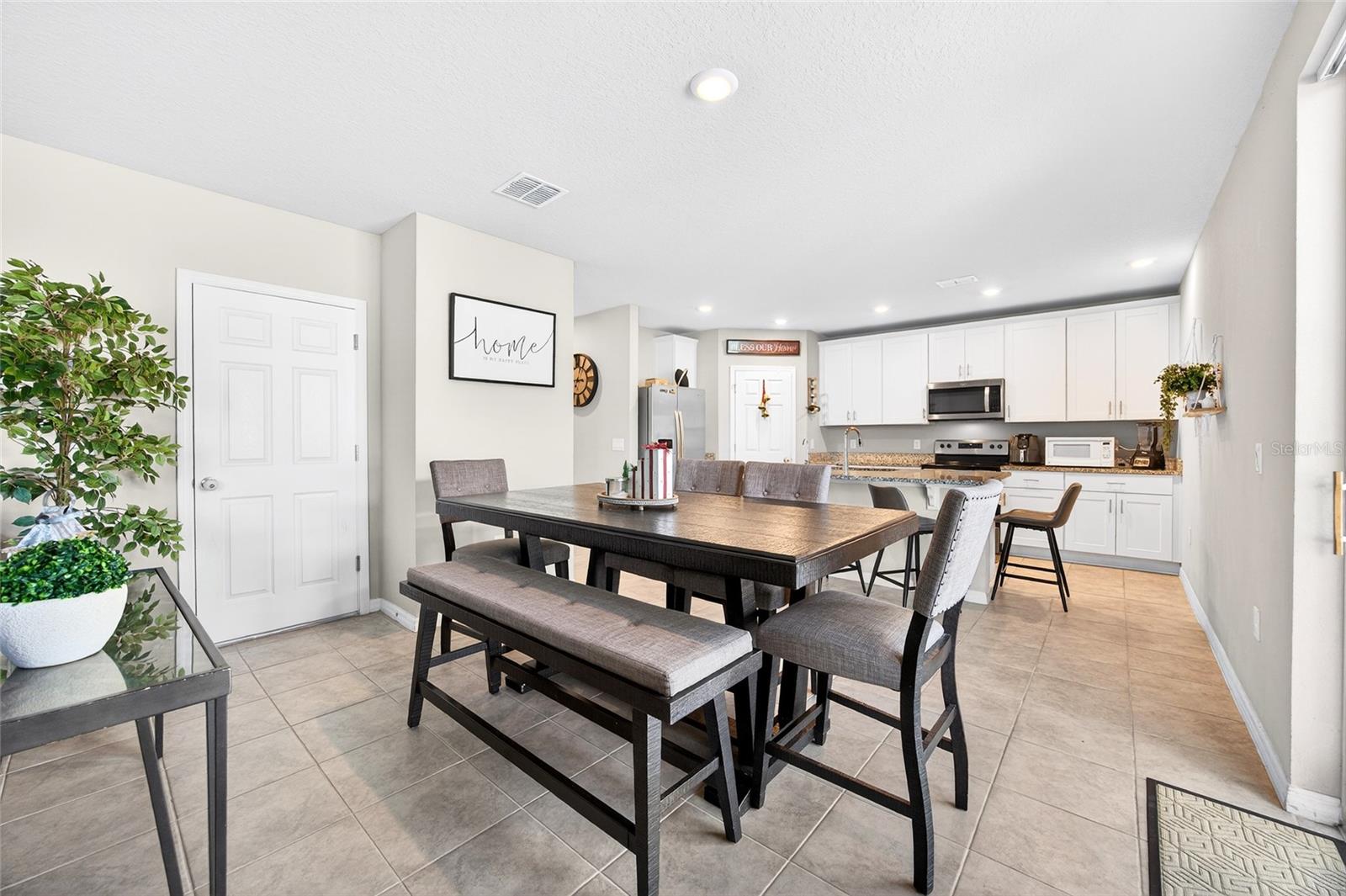 Image 40 of 62 For 953 Cambridge Drive