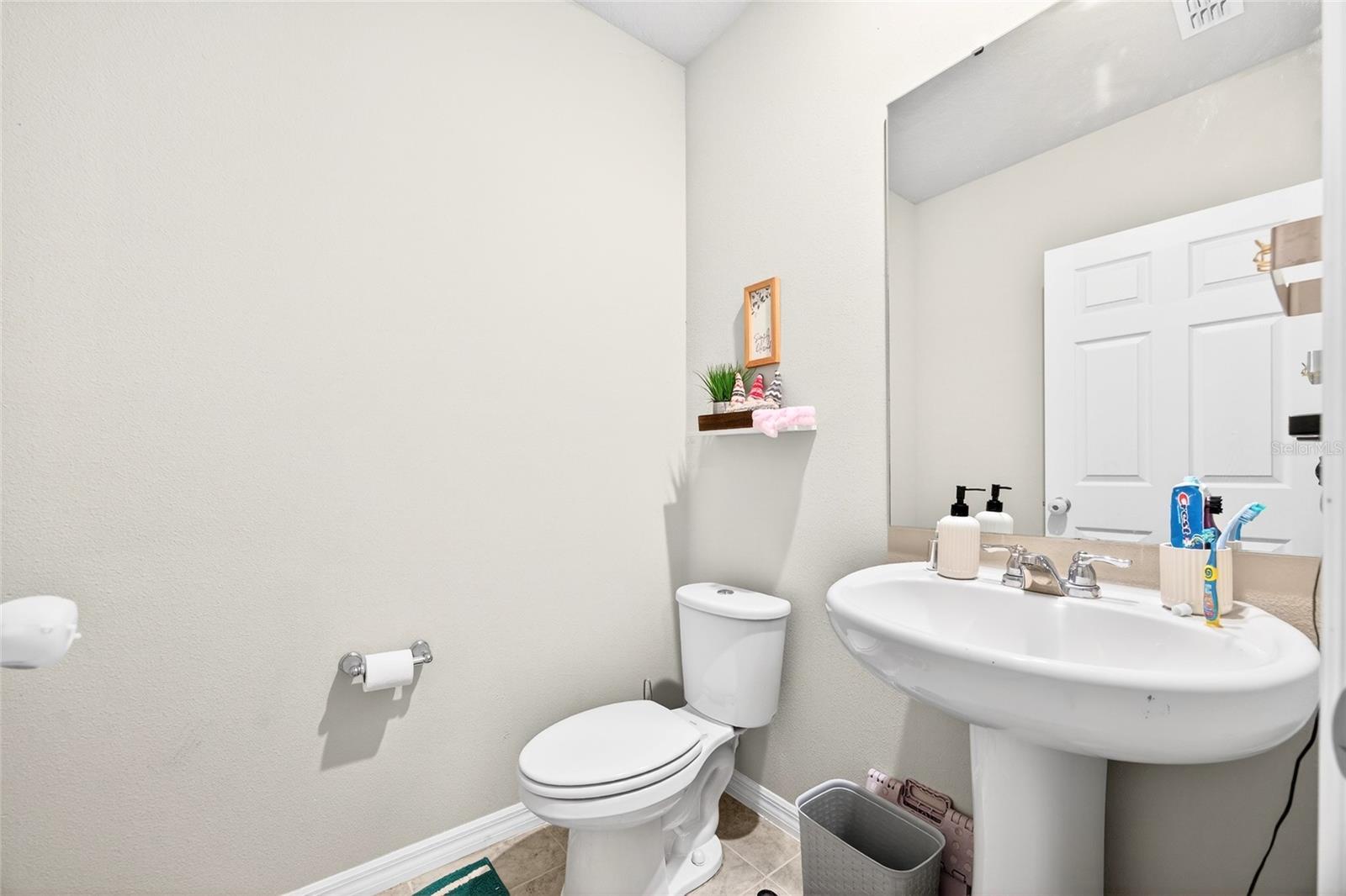 Image 43 of 62 For 953 Cambridge Drive