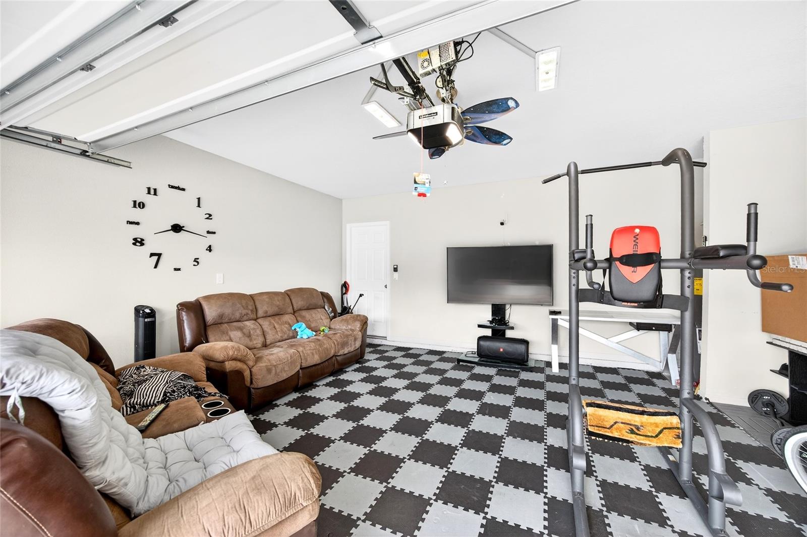 Image 50 of 62 For 953 Cambridge Drive