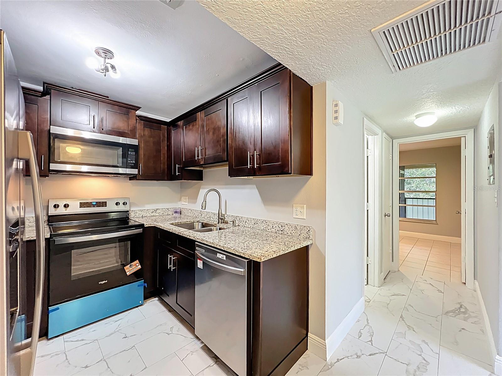 Image 11 of 32 For 4800 Semoran Boulevard 106