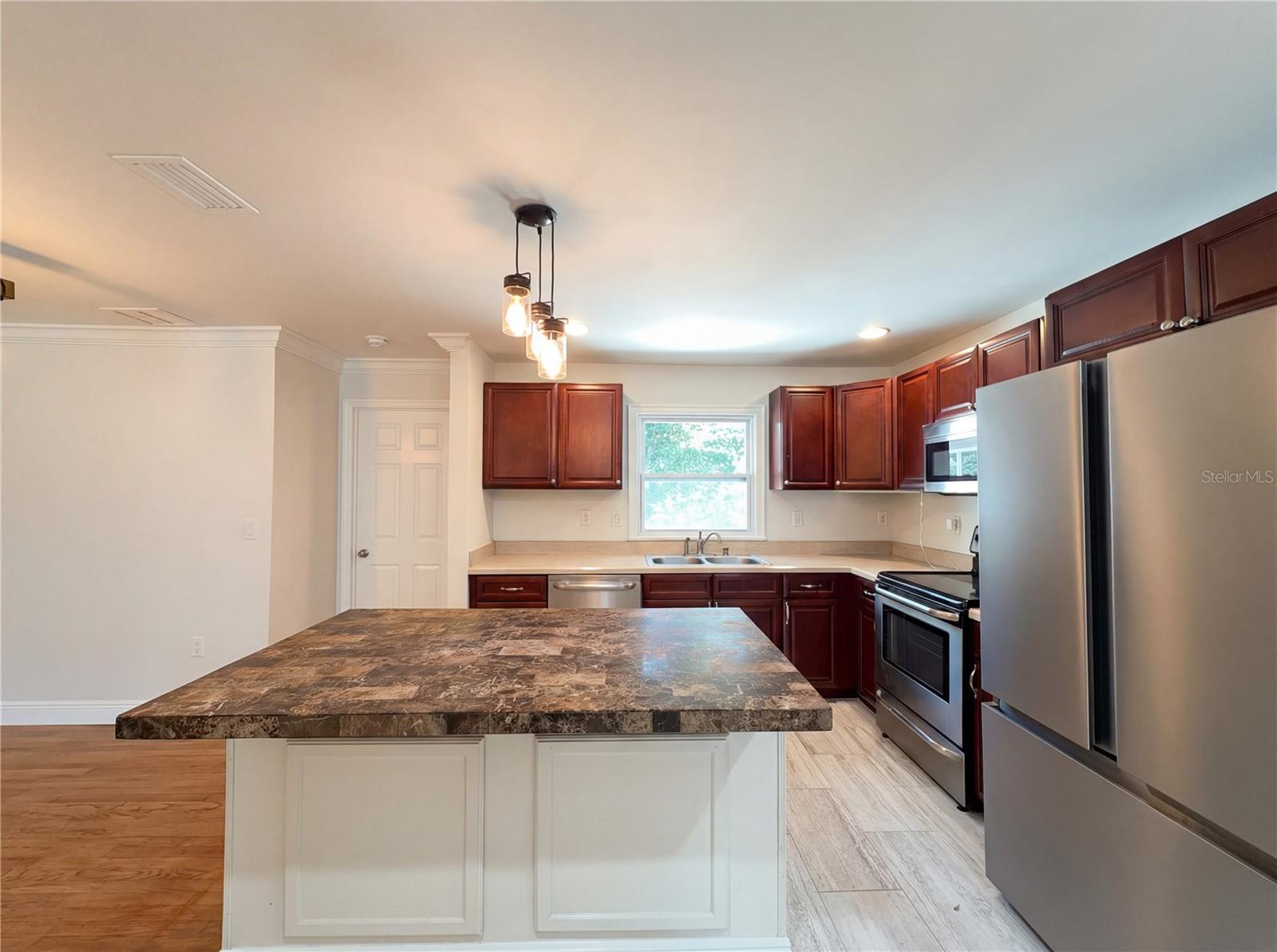 Image 10 of 20 For 520 Sumner Avenue