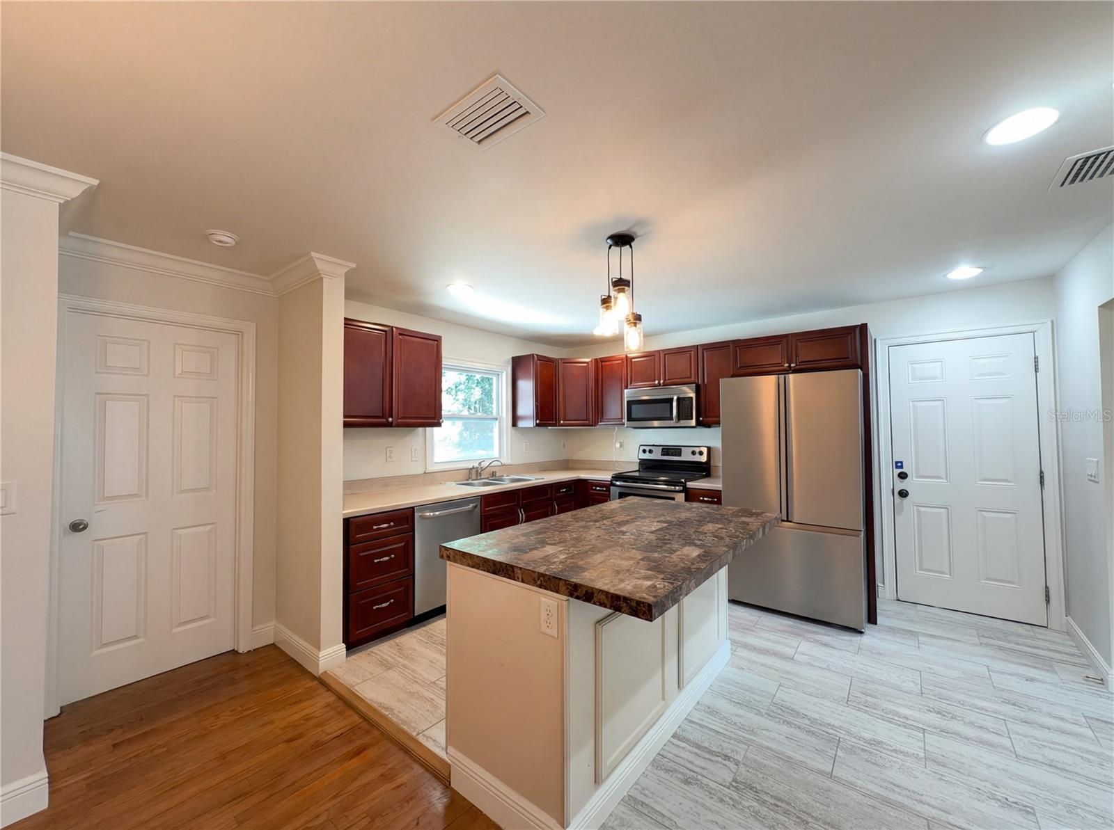 Image 2 of 20 For 520 Sumner Avenue