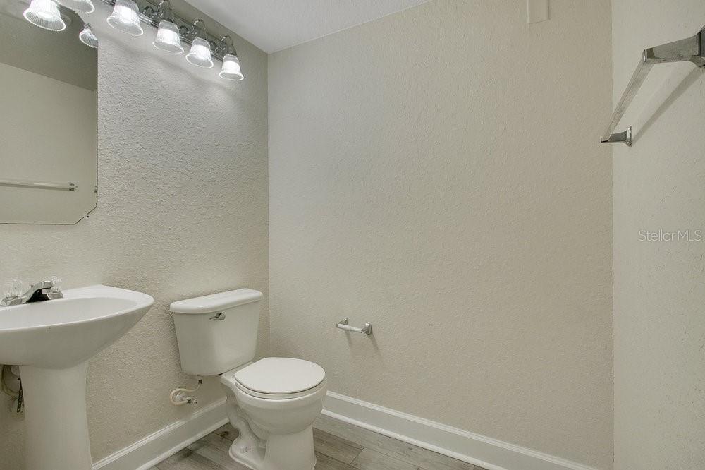 Image 10 of 39 For 202 South Street 1049