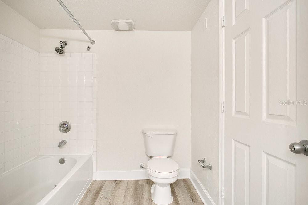 Image 19 of 39 For 202 South Street 1049