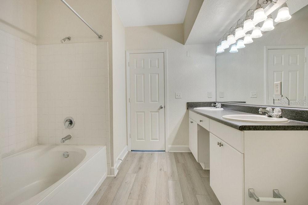 Image 20 of 39 For 202 South Street 1049