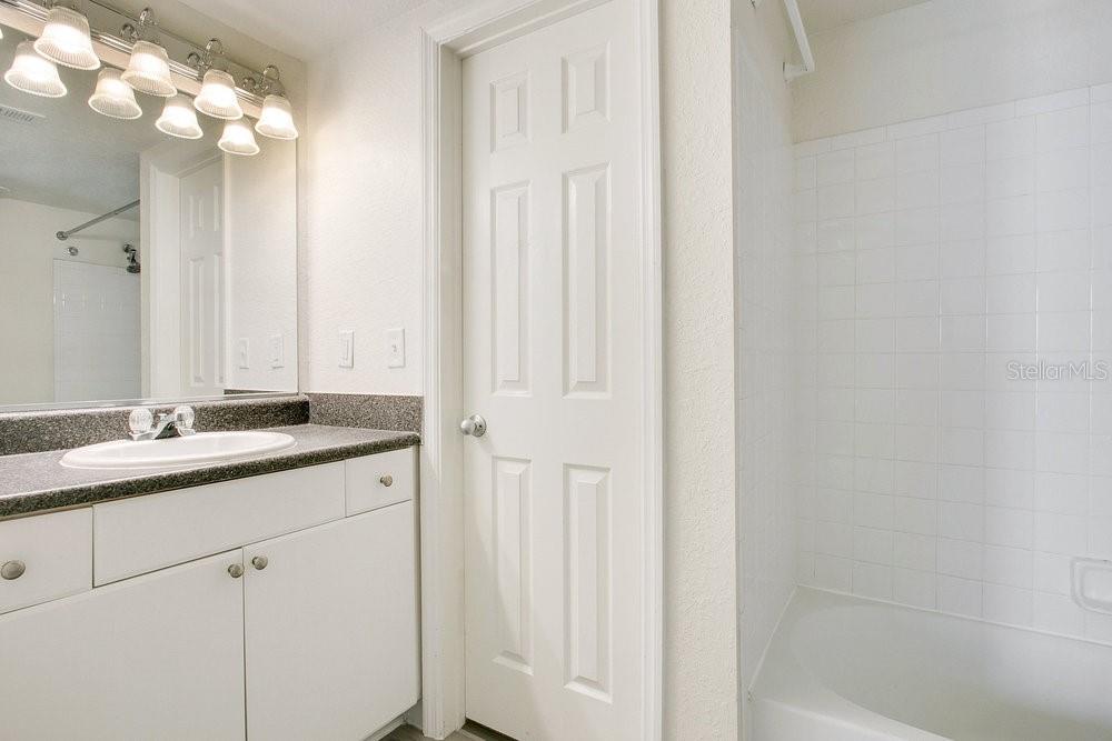 Image 21 of 39 For 202 South Street 1049