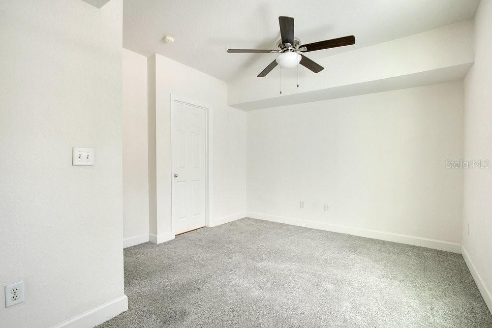 Image 24 of 39 For 202 South Street 1049