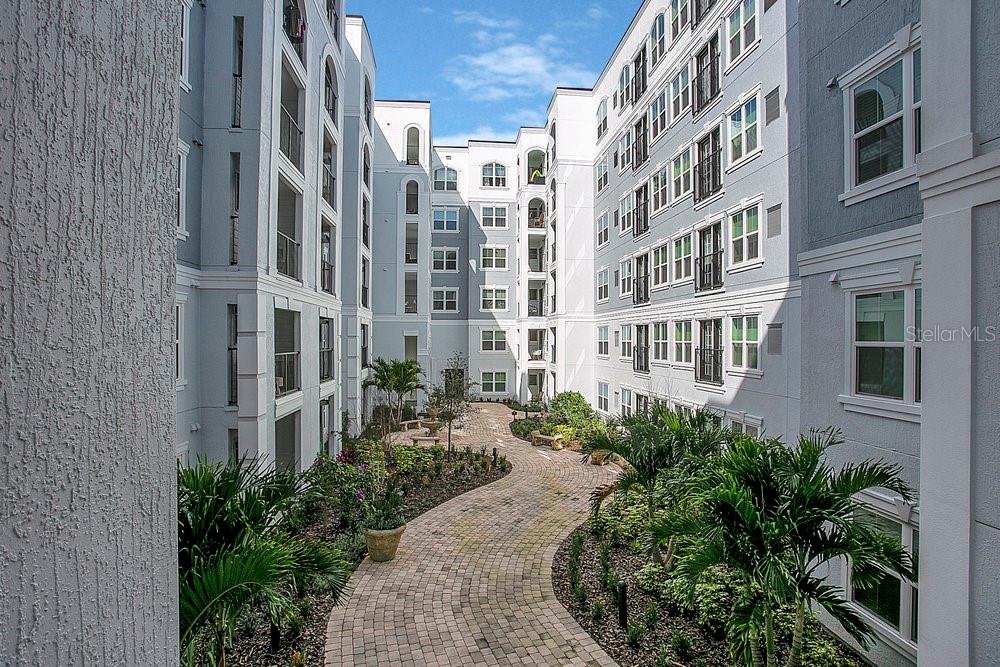 Image 28 of 39 For 202 South Street 1049