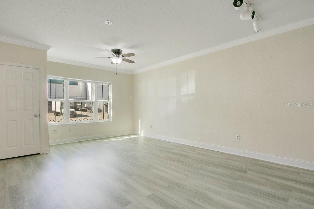 Image 5 of 39 For 202 South Street 1049