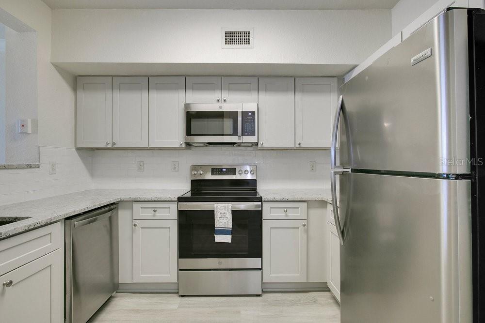 Image 6 of 39 For 202 South Street 1049