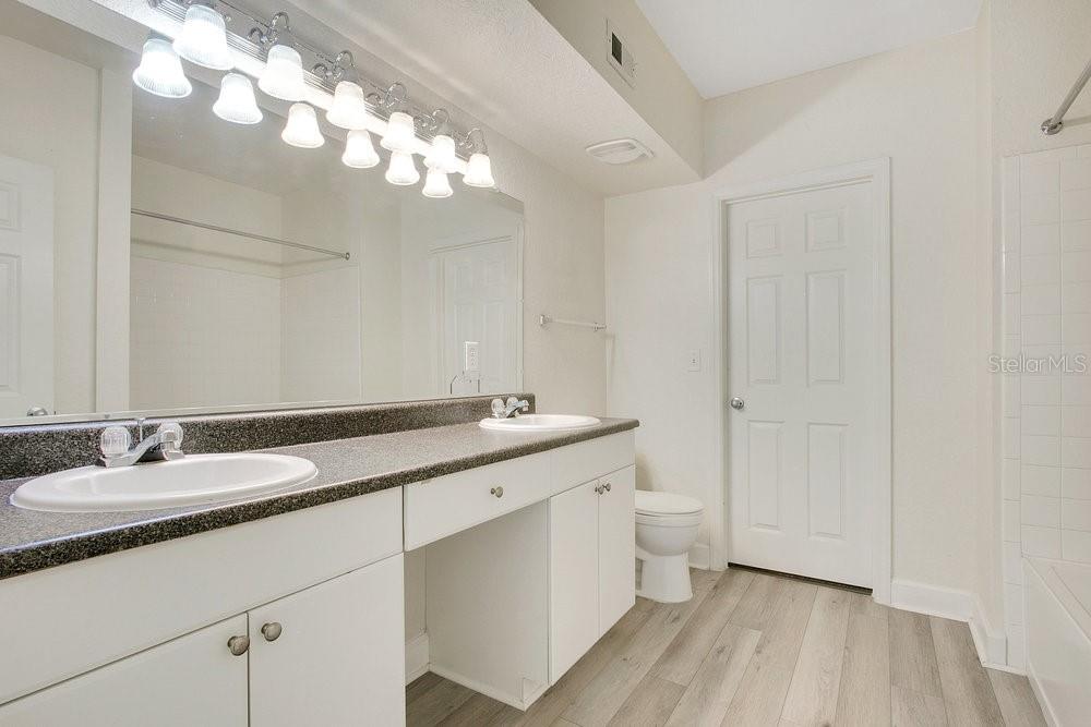 Image 8 of 39 For 202 South Street 1049