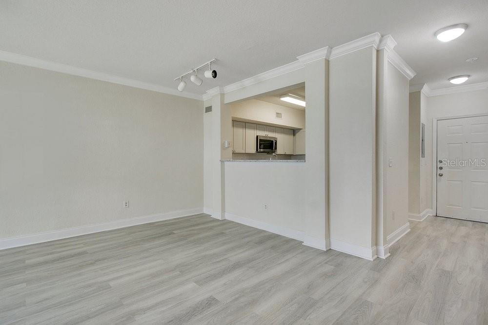 Image 9 of 39 For 202 South Street 1049