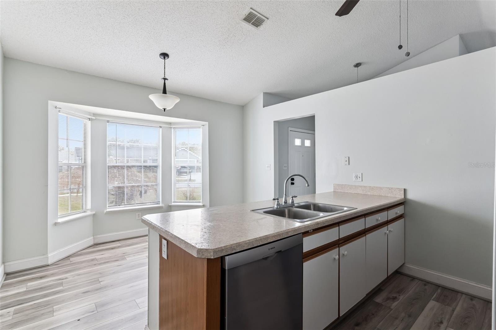 Image 15 of 37 For 1054 Seminole Creek Drive