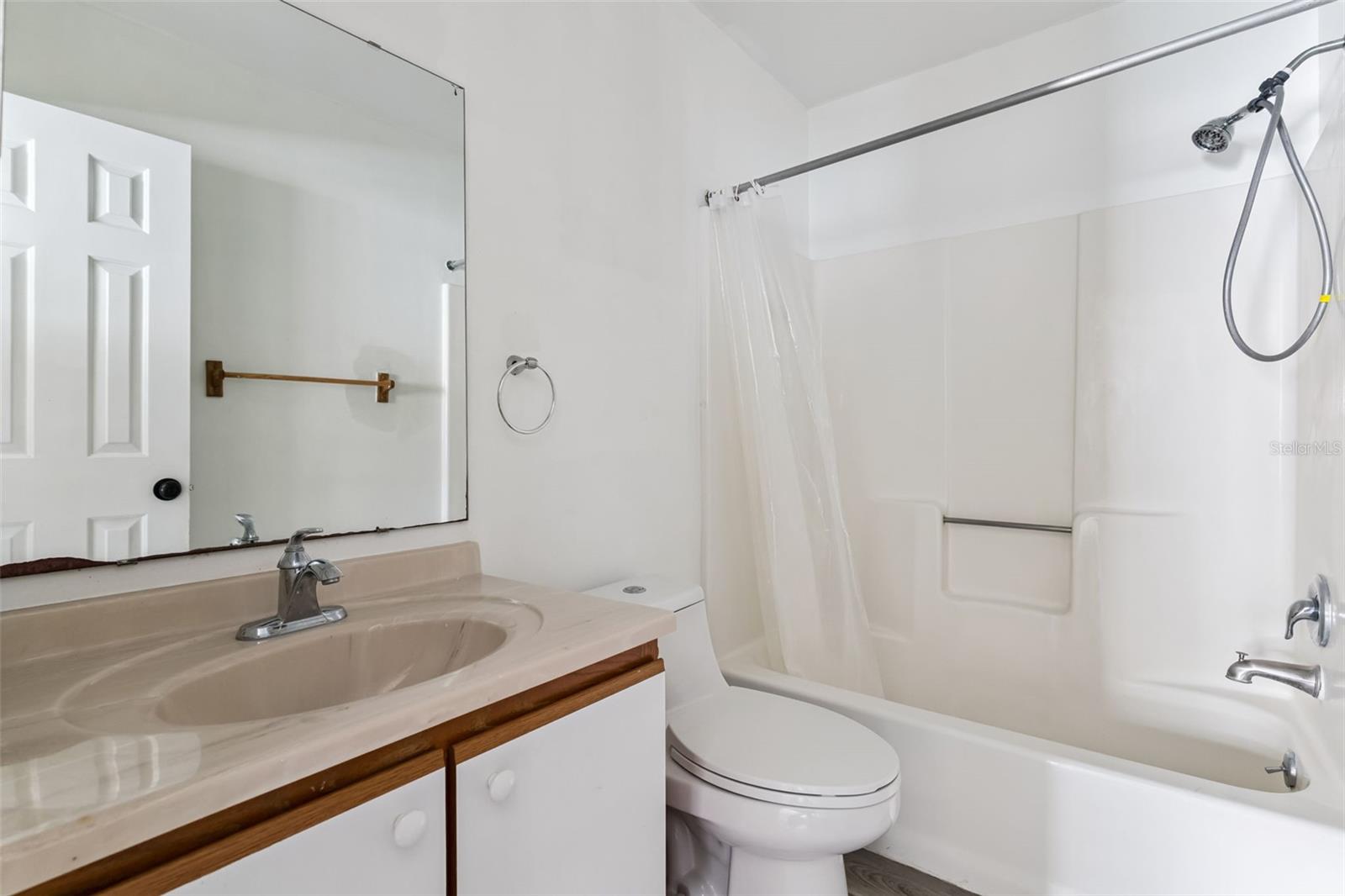 Image 19 of 37 For 1054 Seminole Creek Drive