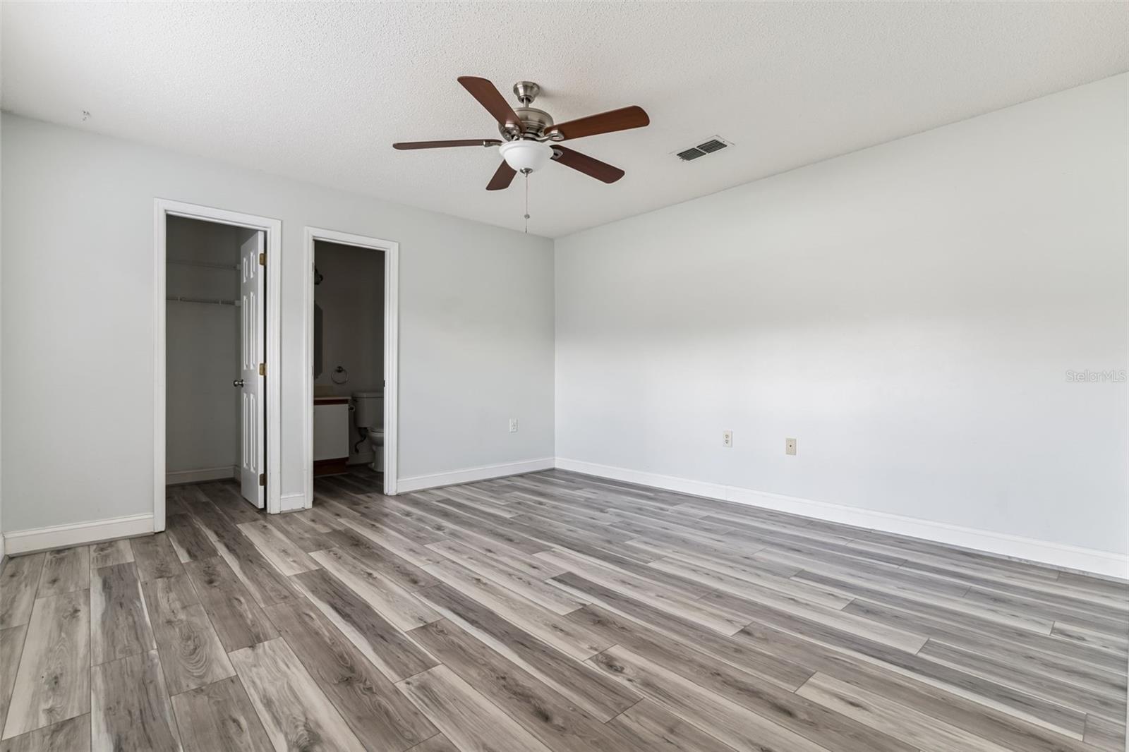 Image 28 of 37 For 1054 Seminole Creek Drive