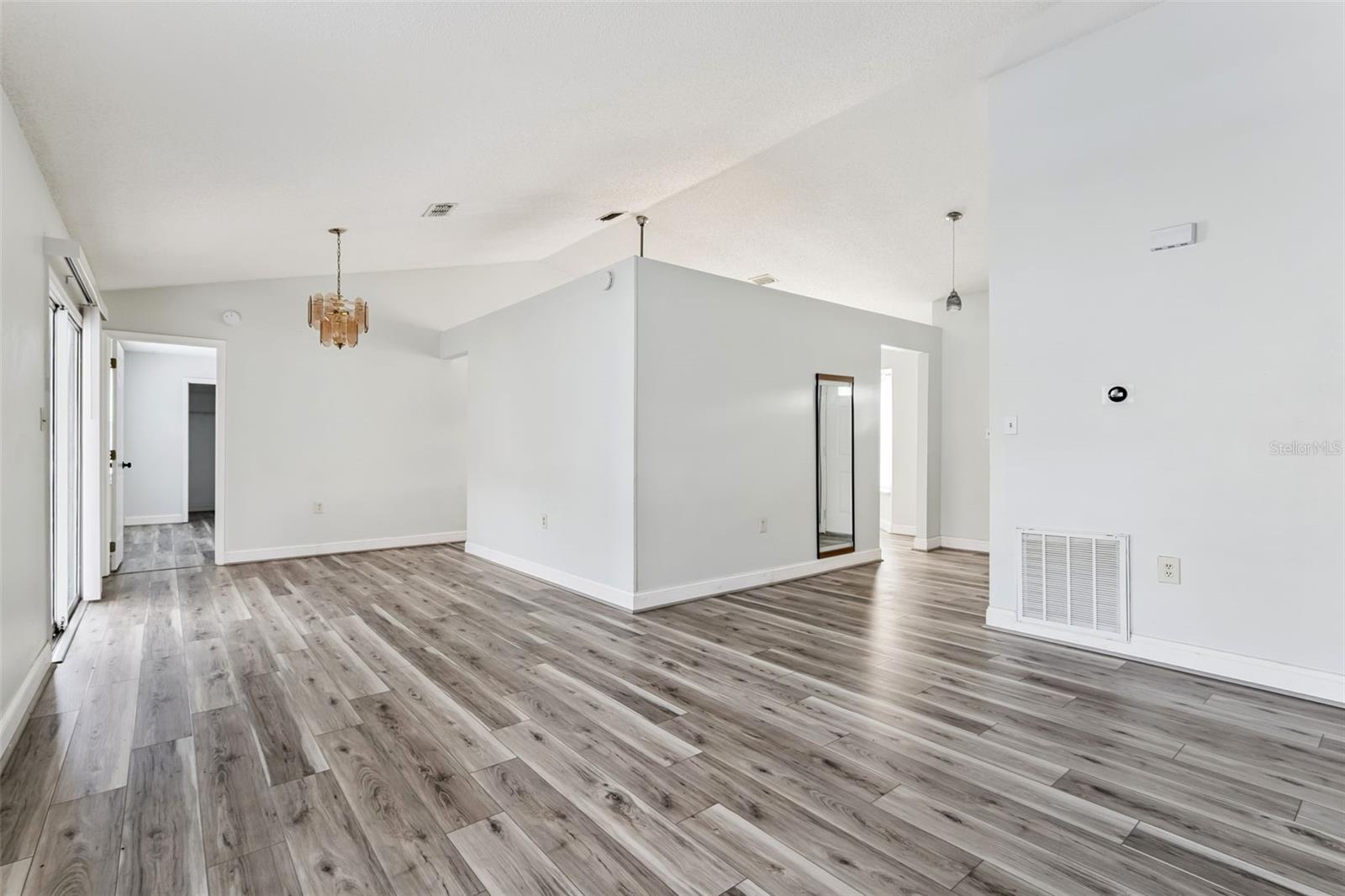 Image 8 of 37 For 1054 Seminole Creek Drive