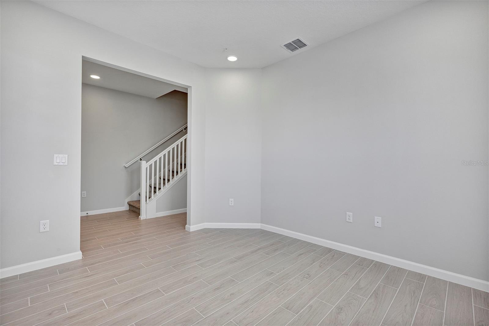 Image 7 of 65 For 691 Pothos Street