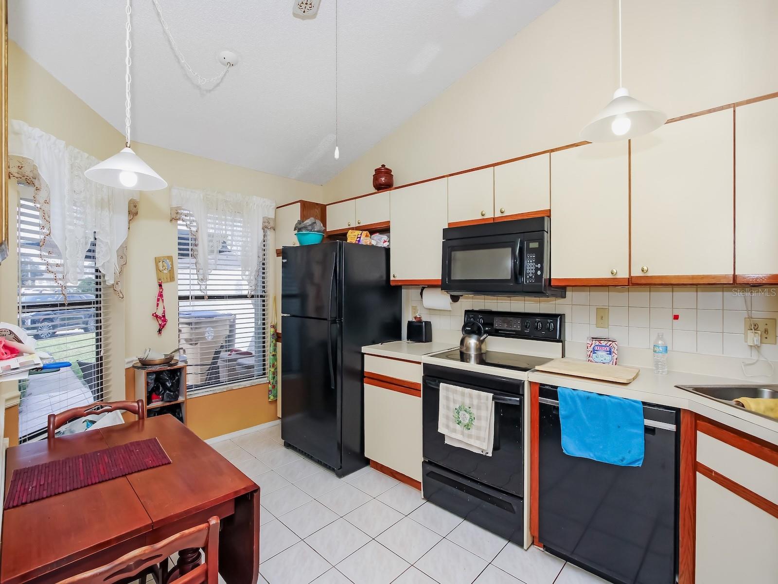 Image 12 of 28 For 62 Lakepointe Circle