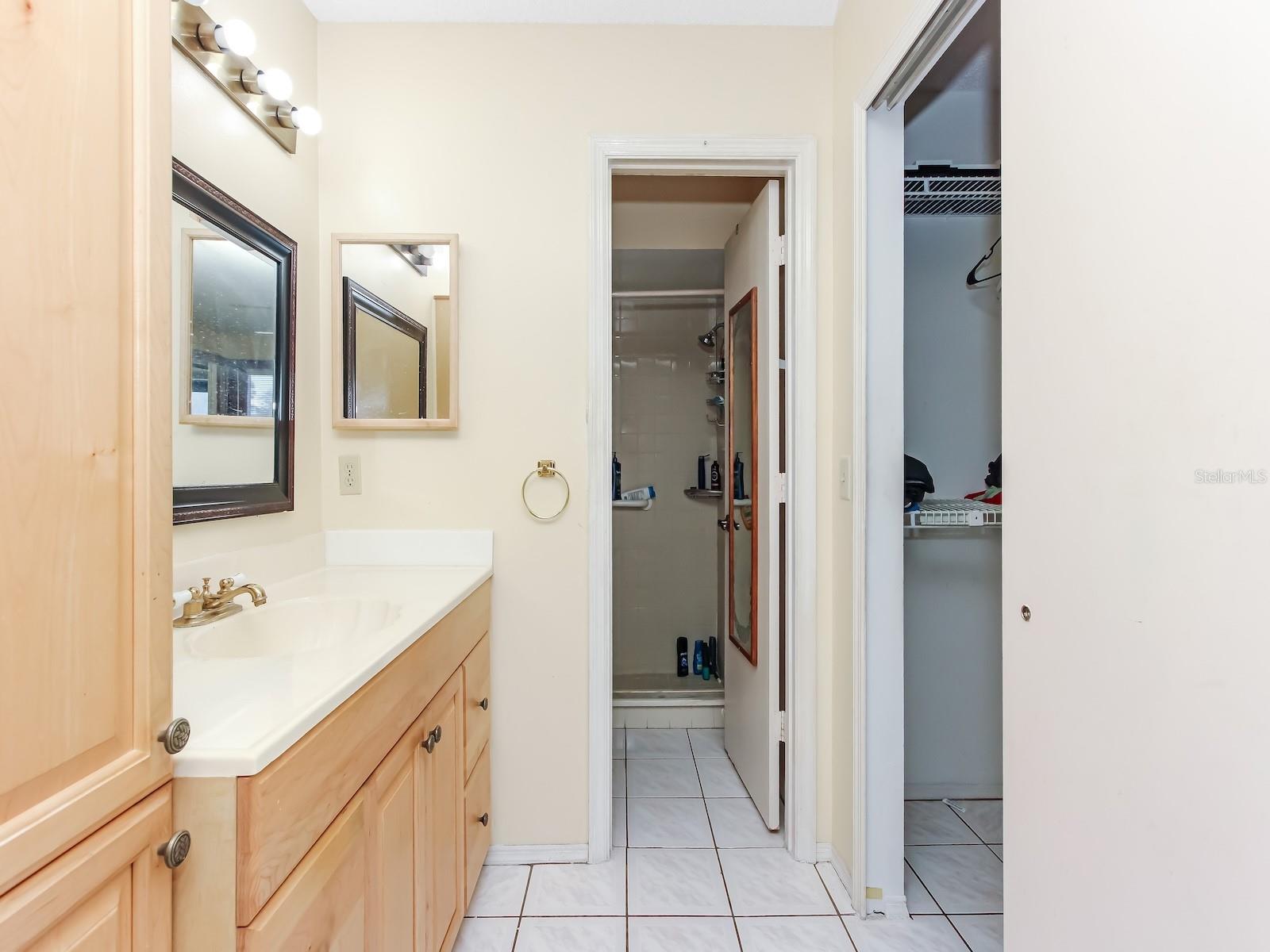 Image 18 of 28 For 62 Lakepointe Circle