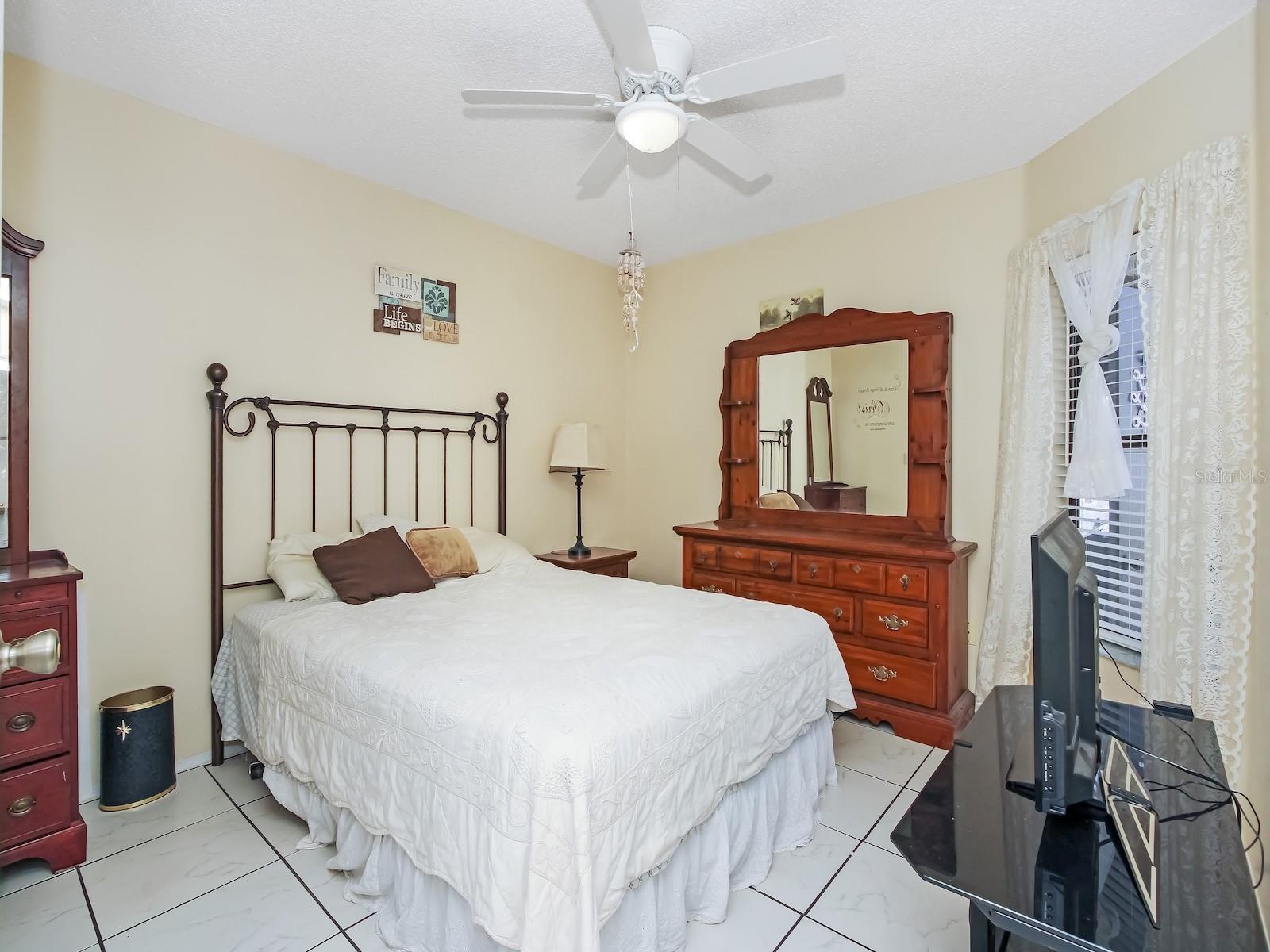 Image 19 of 28 For 62 Lakepointe Circle