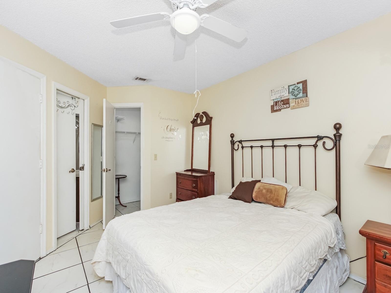 Image 20 of 28 For 62 Lakepointe Circle