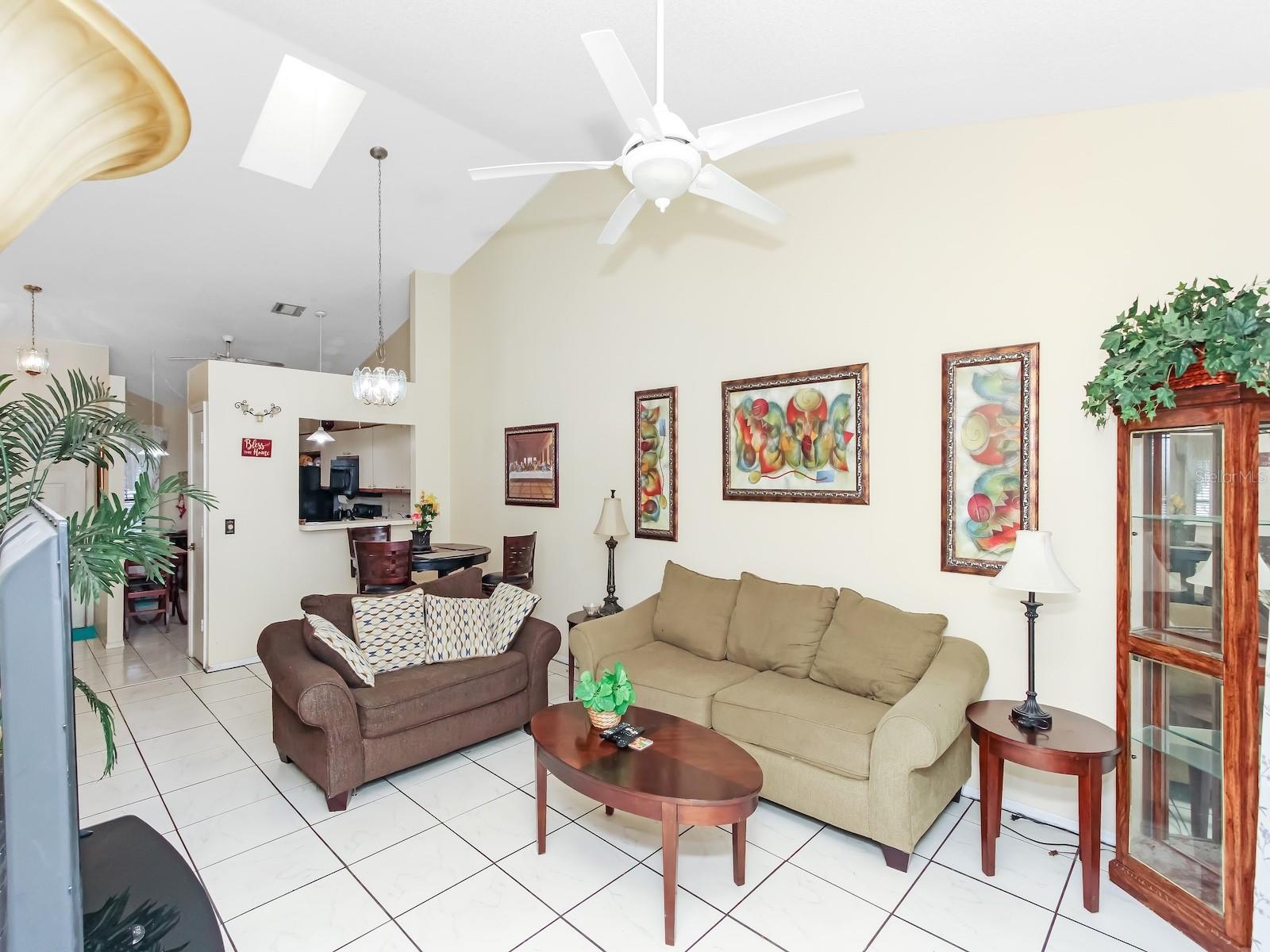 Image 7 of 28 For 62 Lakepointe Circle