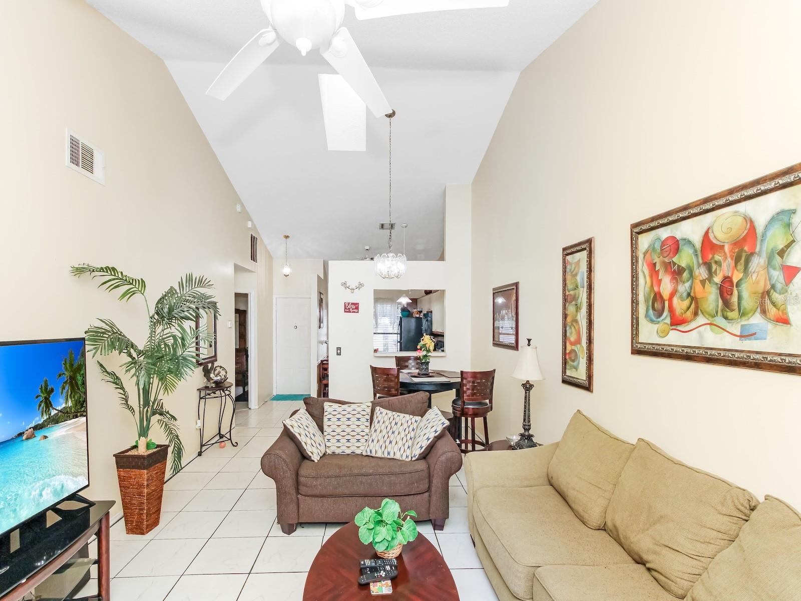 Image 9 of 28 For 62 Lakepointe Circle