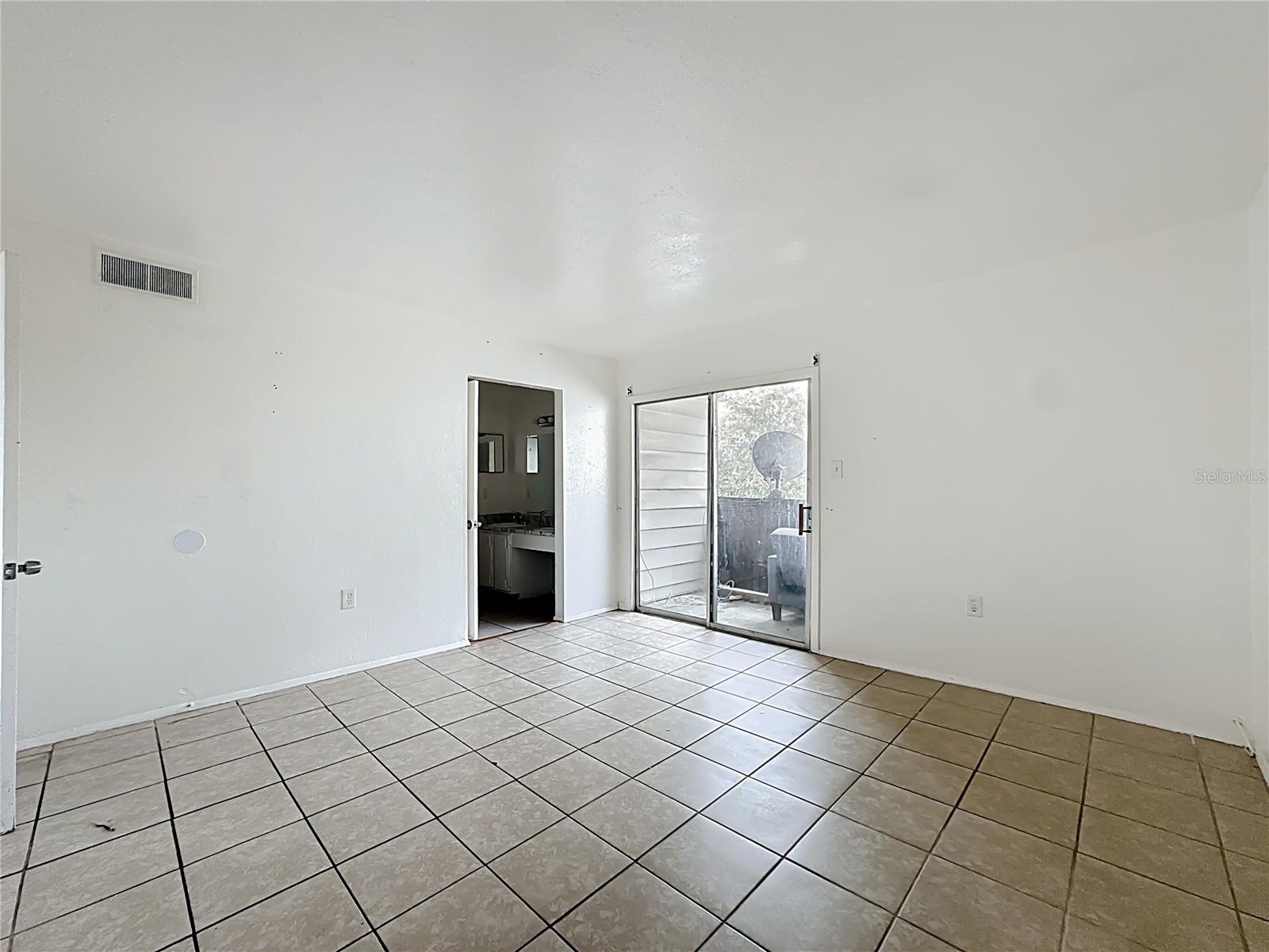 Image 23 of 48 For 3968 Crayrich Circle C3