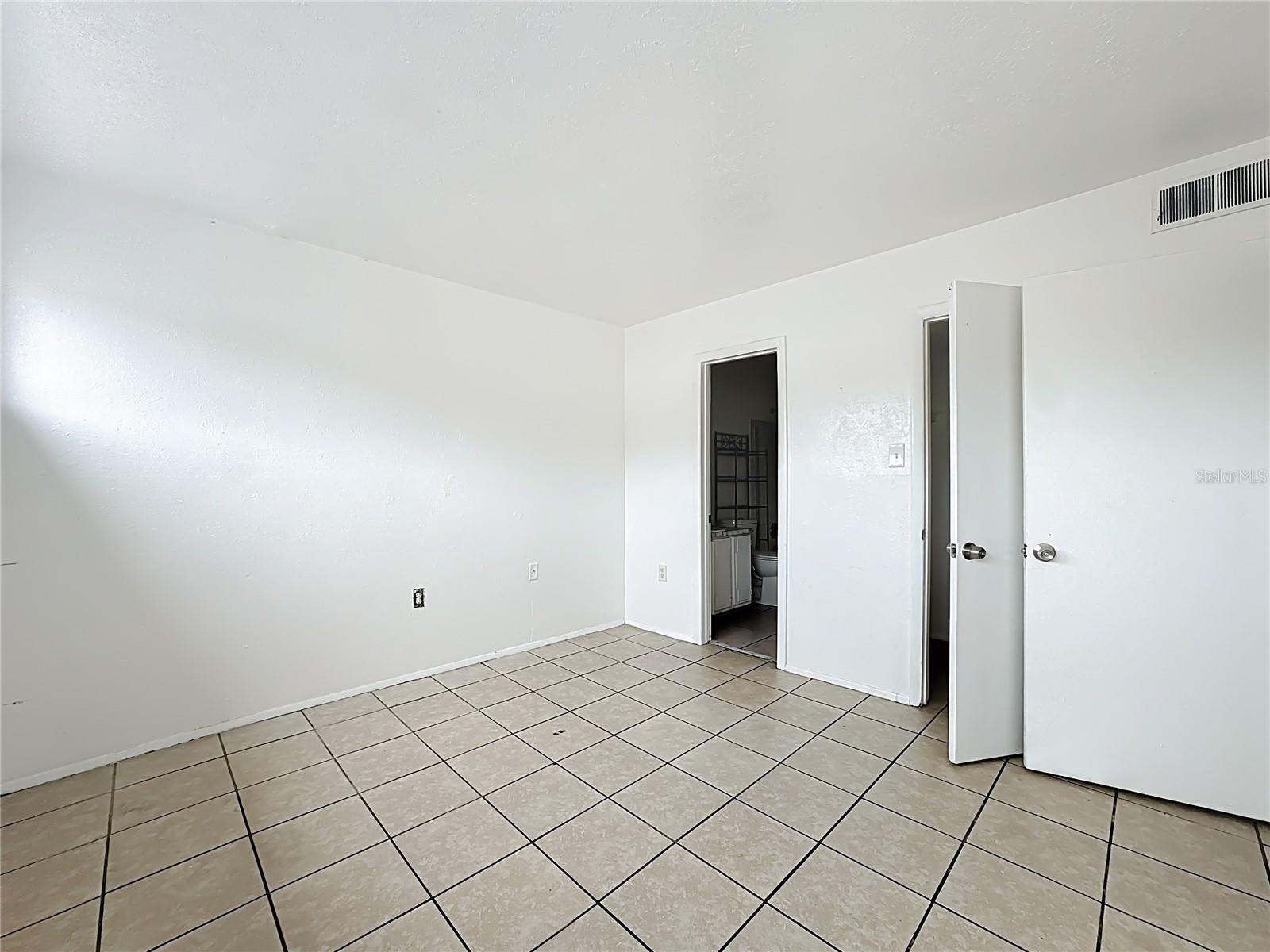 Image 29 of 48 For 3968 Crayrich Circle C3