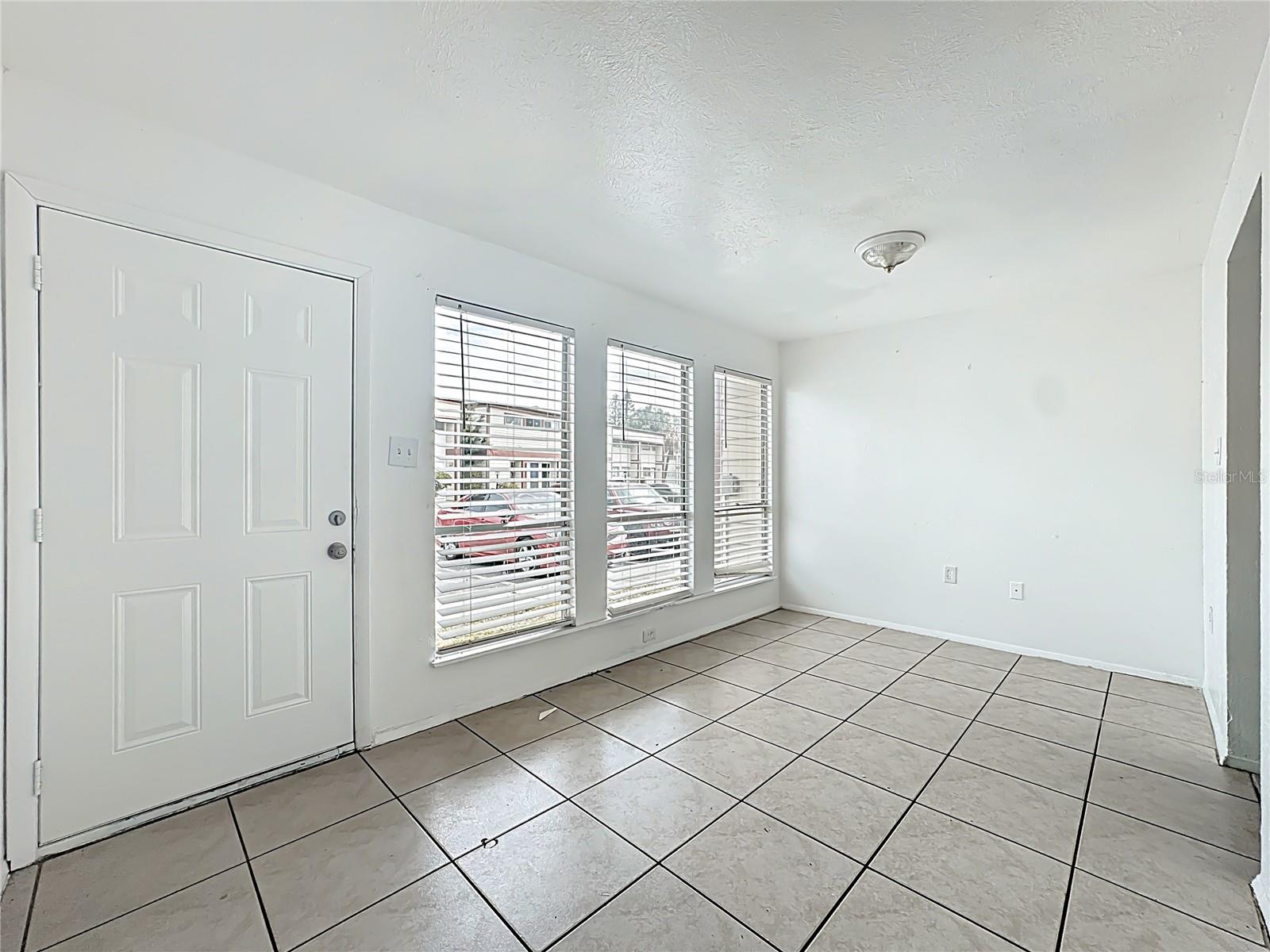 Image 5 of 48 For 3968 Crayrich Circle C3