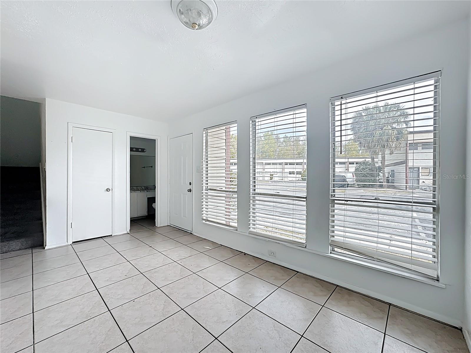 Image 6 of 48 For 3968 Crayrich Circle C3