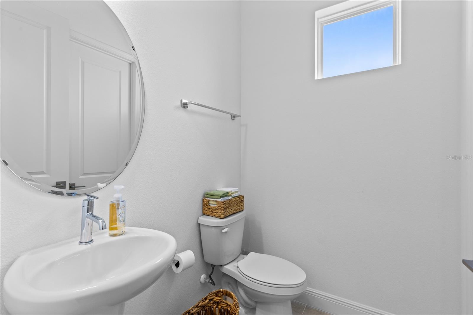 Image 14 of 54 For 9765 Neruda Street