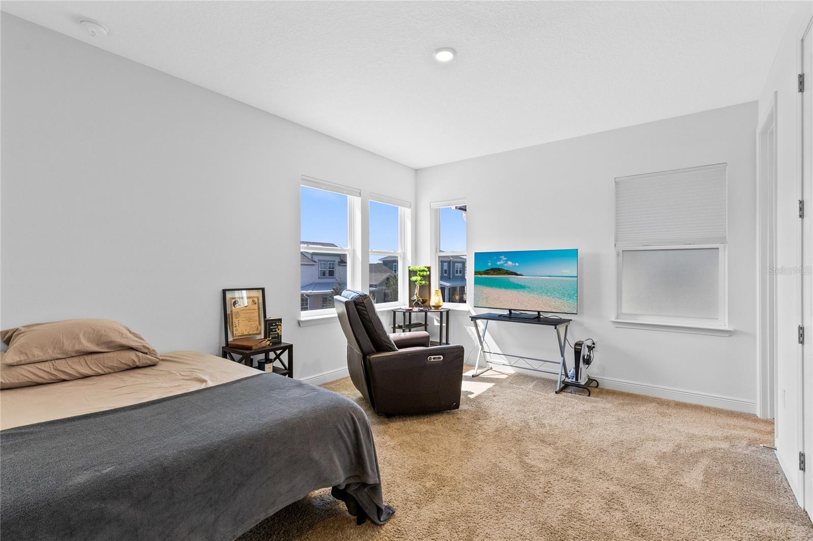 Image 20 of 54 For 9765 Neruda Street