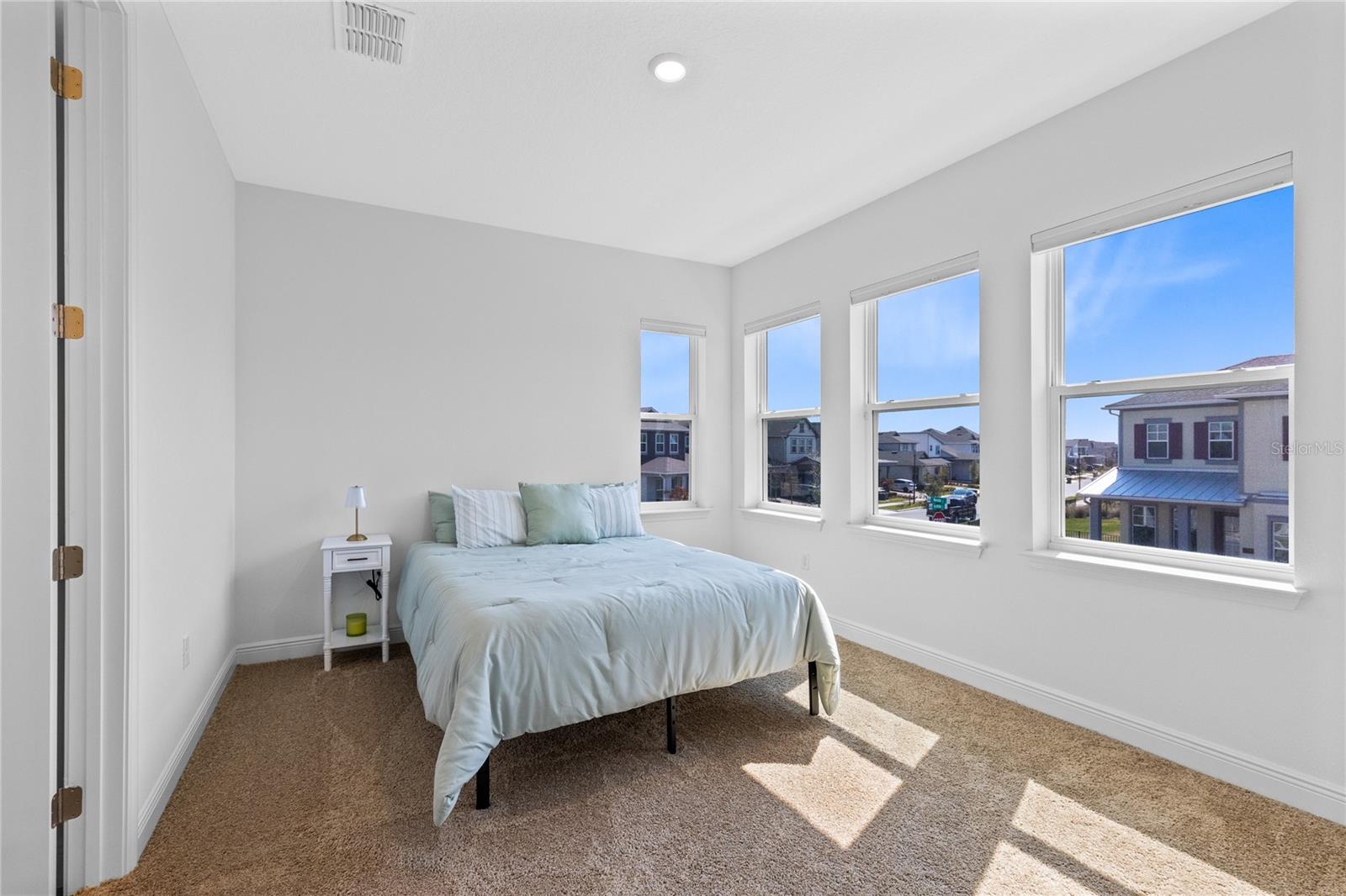 Image 21 of 54 For 9765 Neruda Street