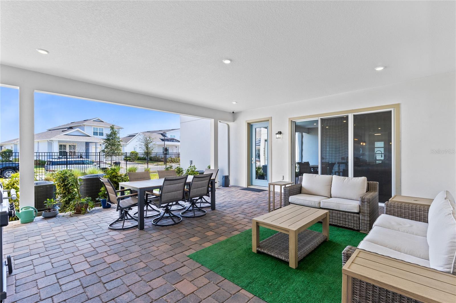 Image 24 of 54 For 9765 Neruda Street