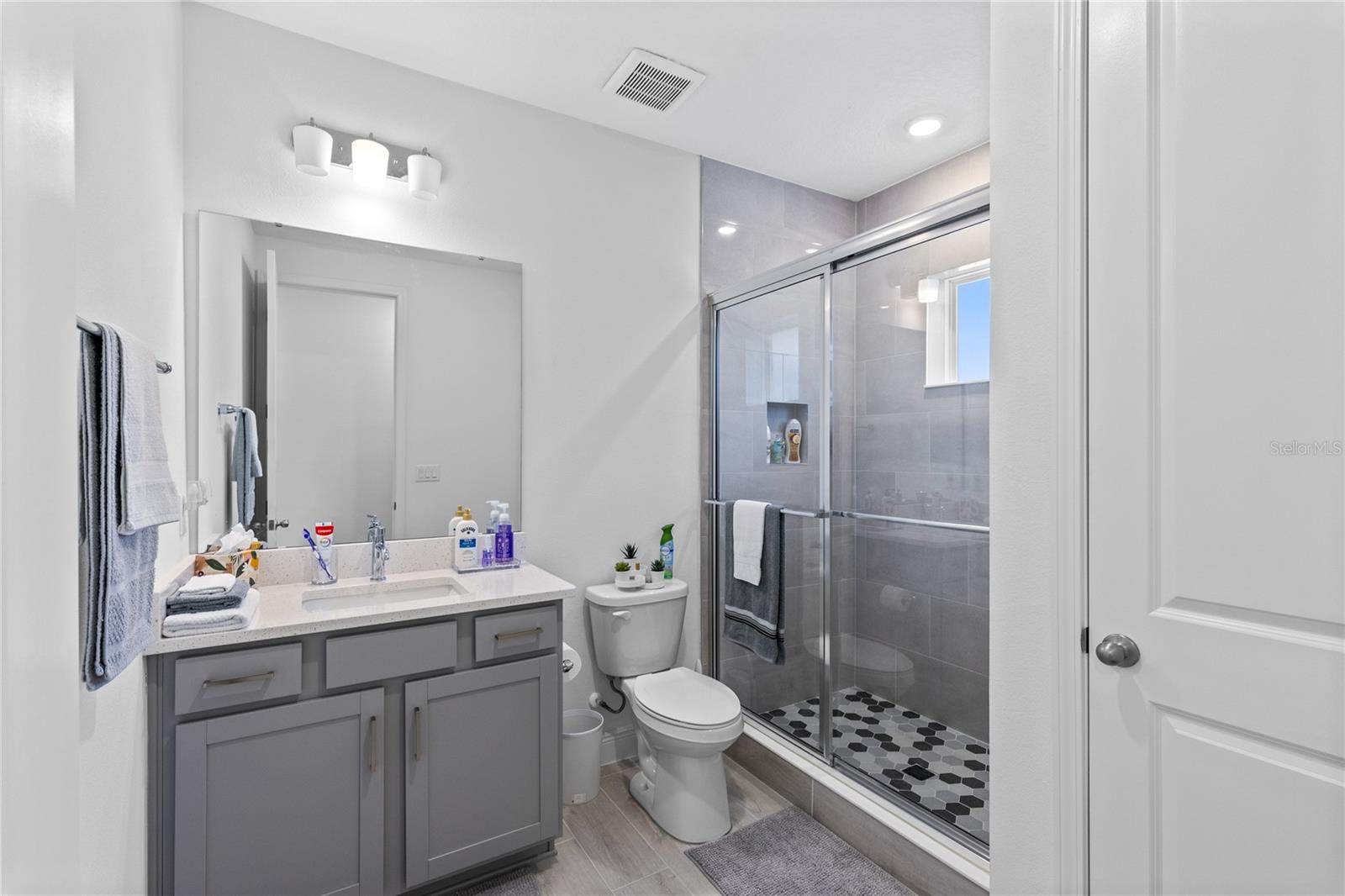 Image 27 of 54 For 9765 Neruda Street