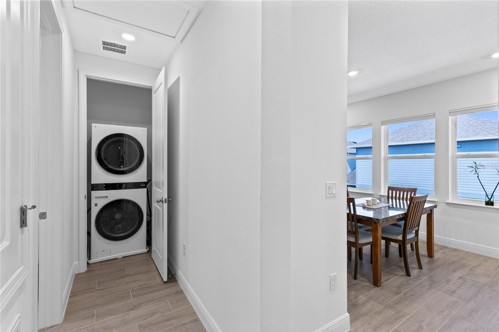 Image 28 of 54 For 9765 Neruda Street