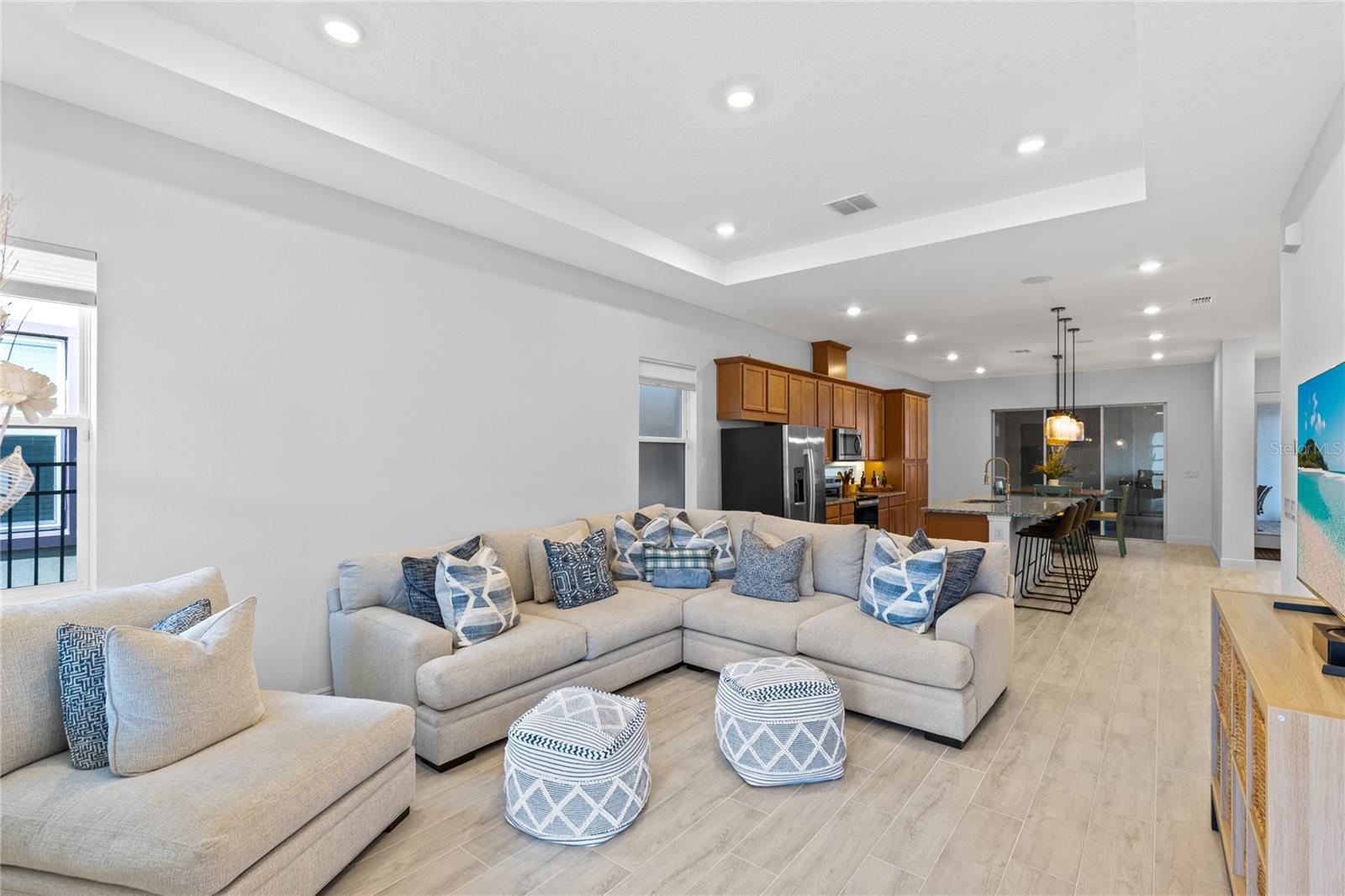 Image 3 of 54 For 9765 Neruda Street