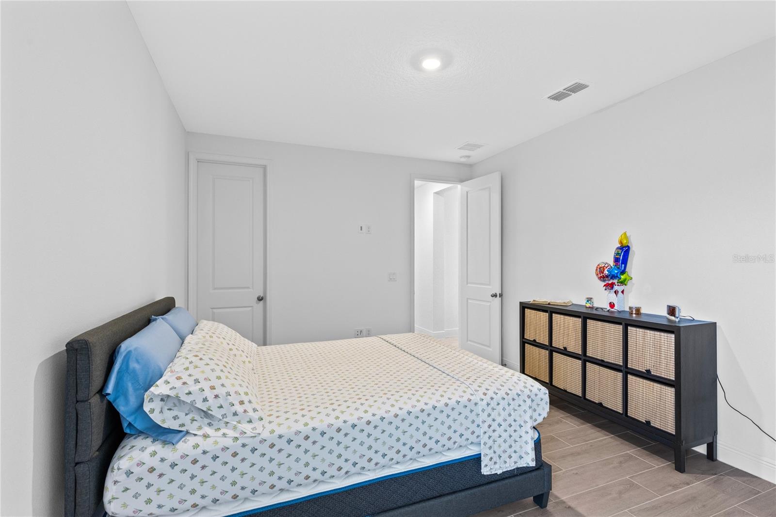 Image 30 of 54 For 9765 Neruda Street