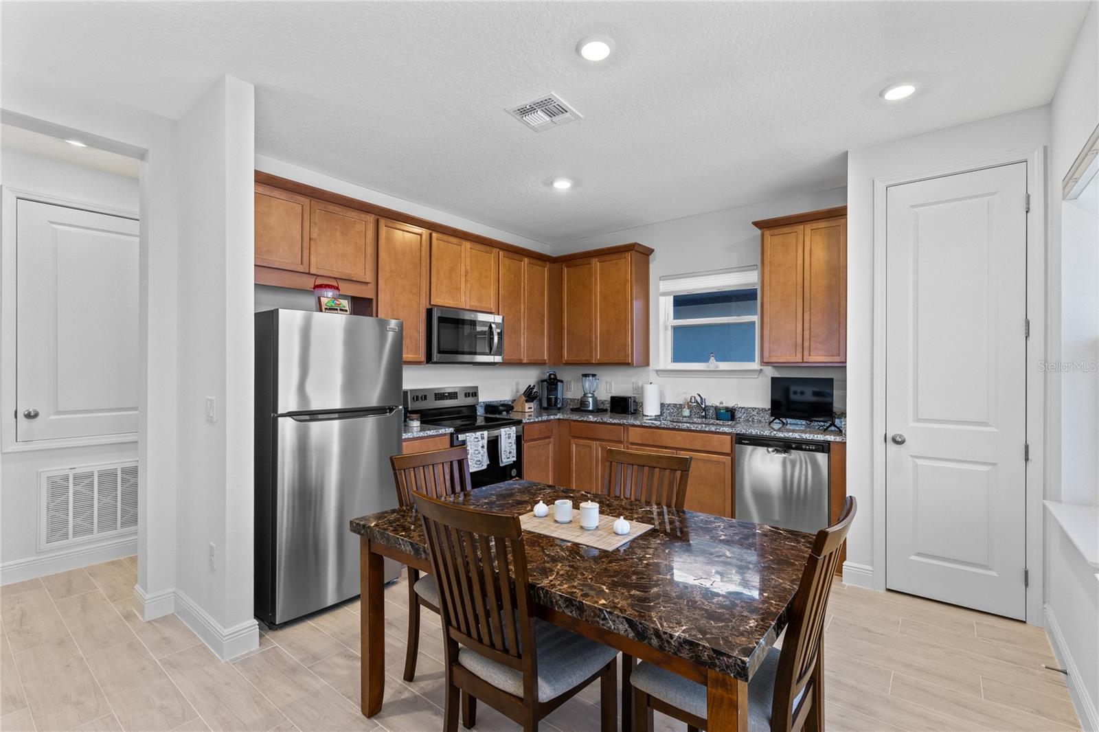 Image 32 of 54 For 9765 Neruda Street