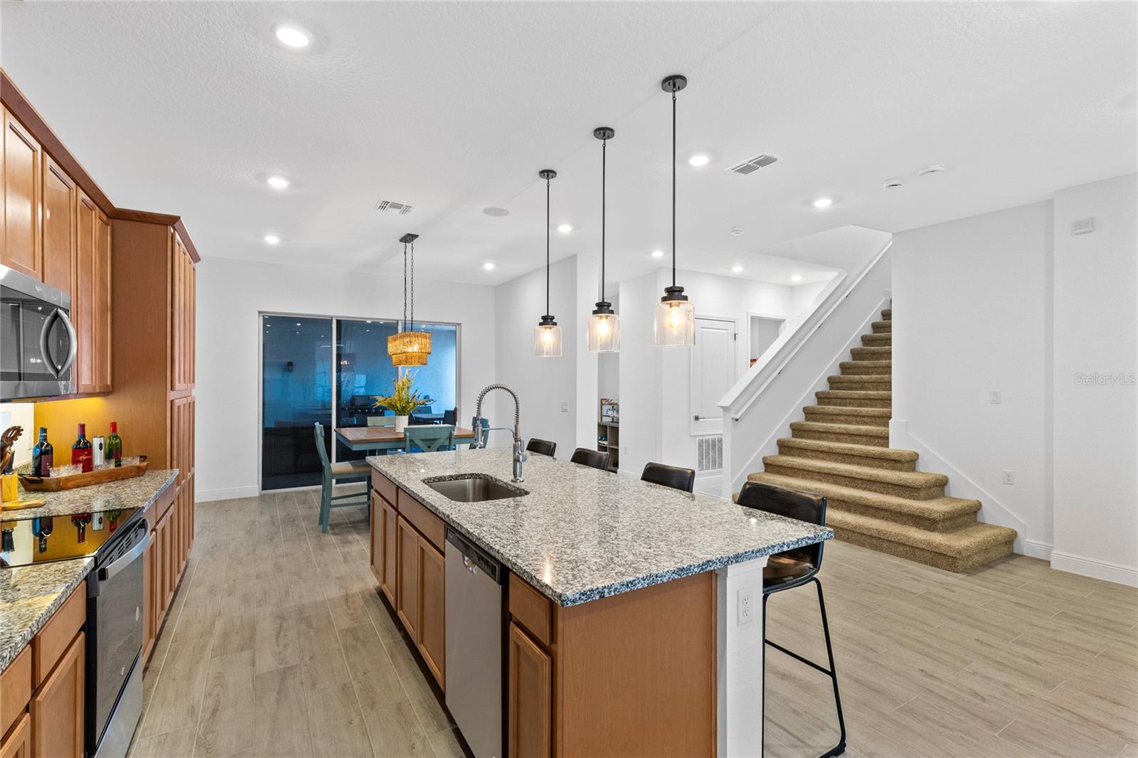 Image 5 of 54 For 9765 Neruda Street