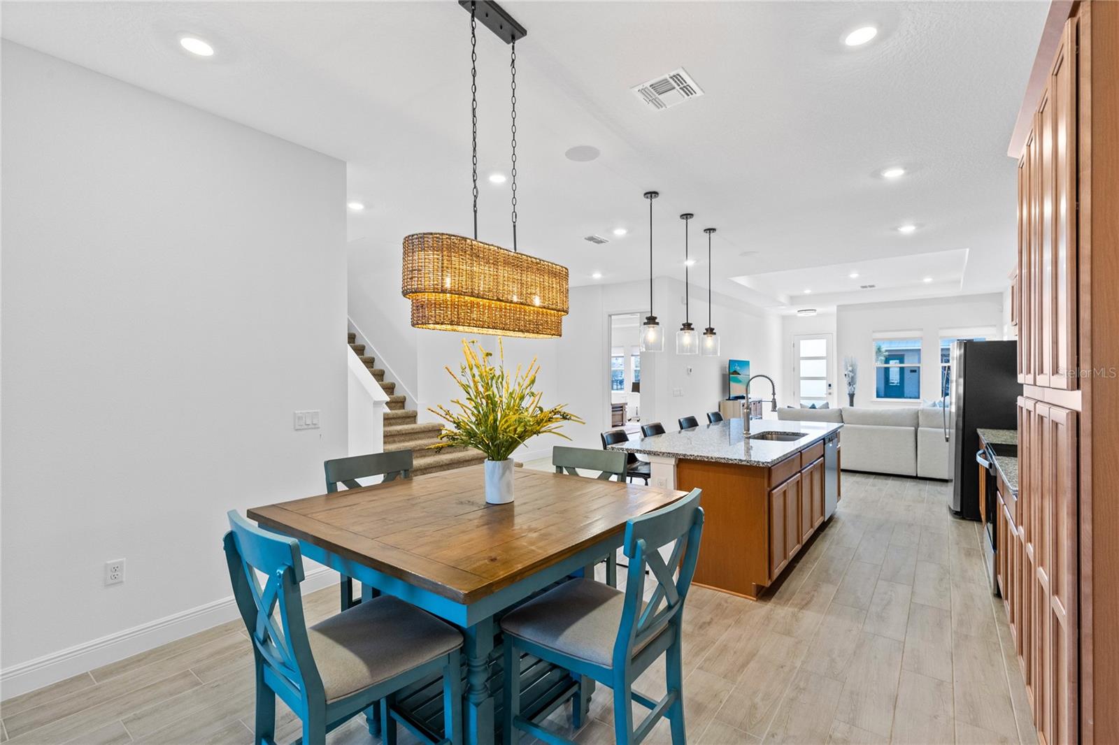 Image 8 of 54 For 9765 Neruda Street