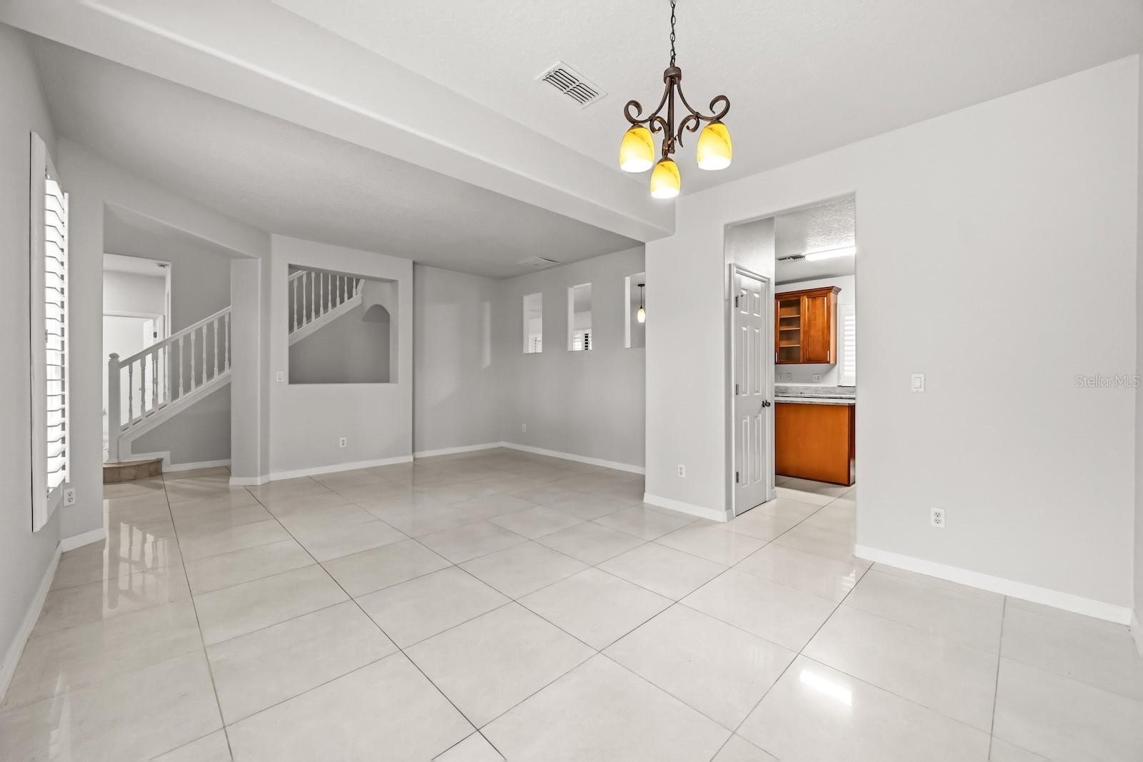 Image 4 of 30 For 5017 Sweet Cedar Circle