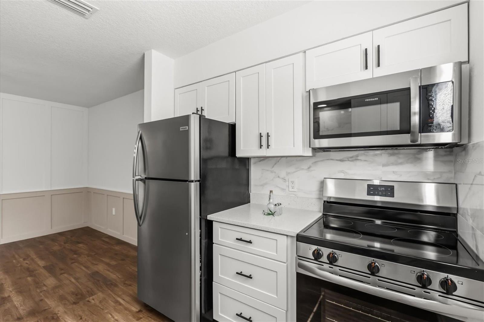 Image 7 of 24 For 22632 Hawthorne Road