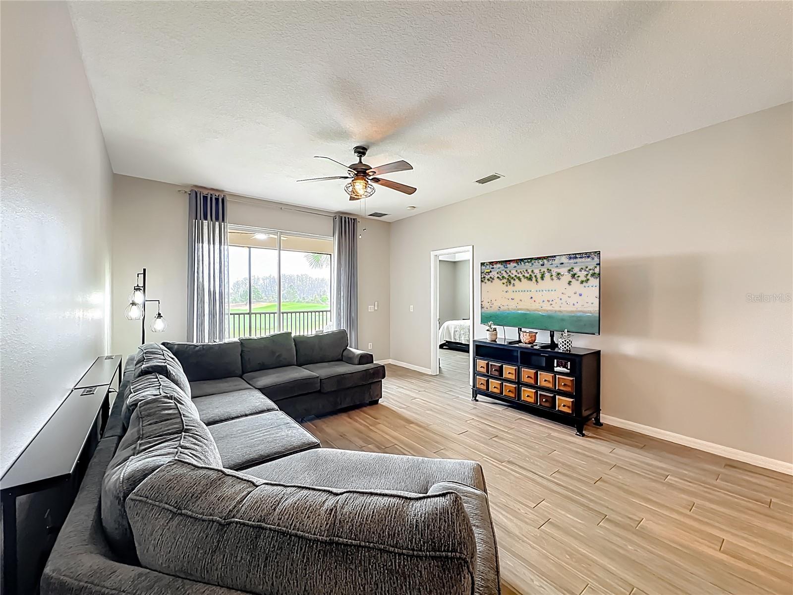 Image 21 of 64 For 9417 Myrtle Creek Lane 609