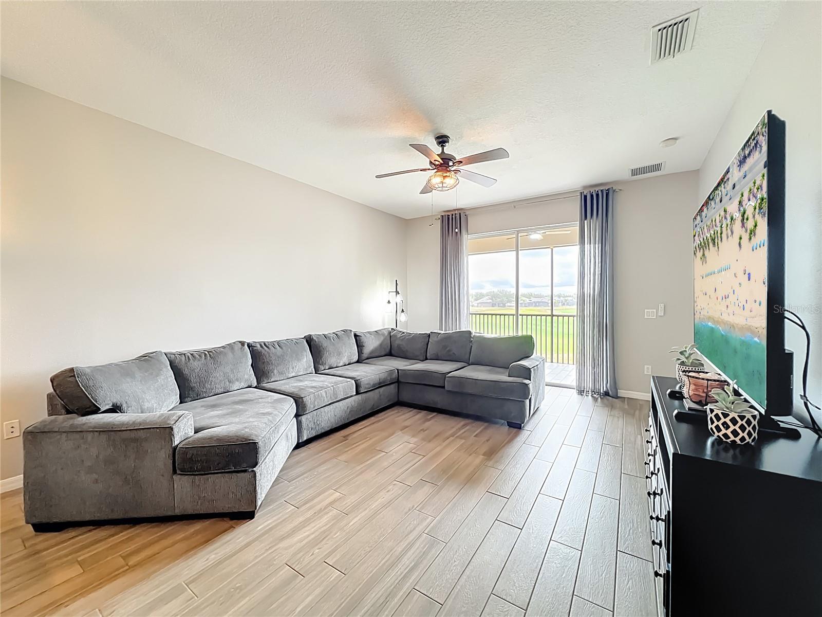 Image 22 of 64 For 9417 Myrtle Creek Lane 609