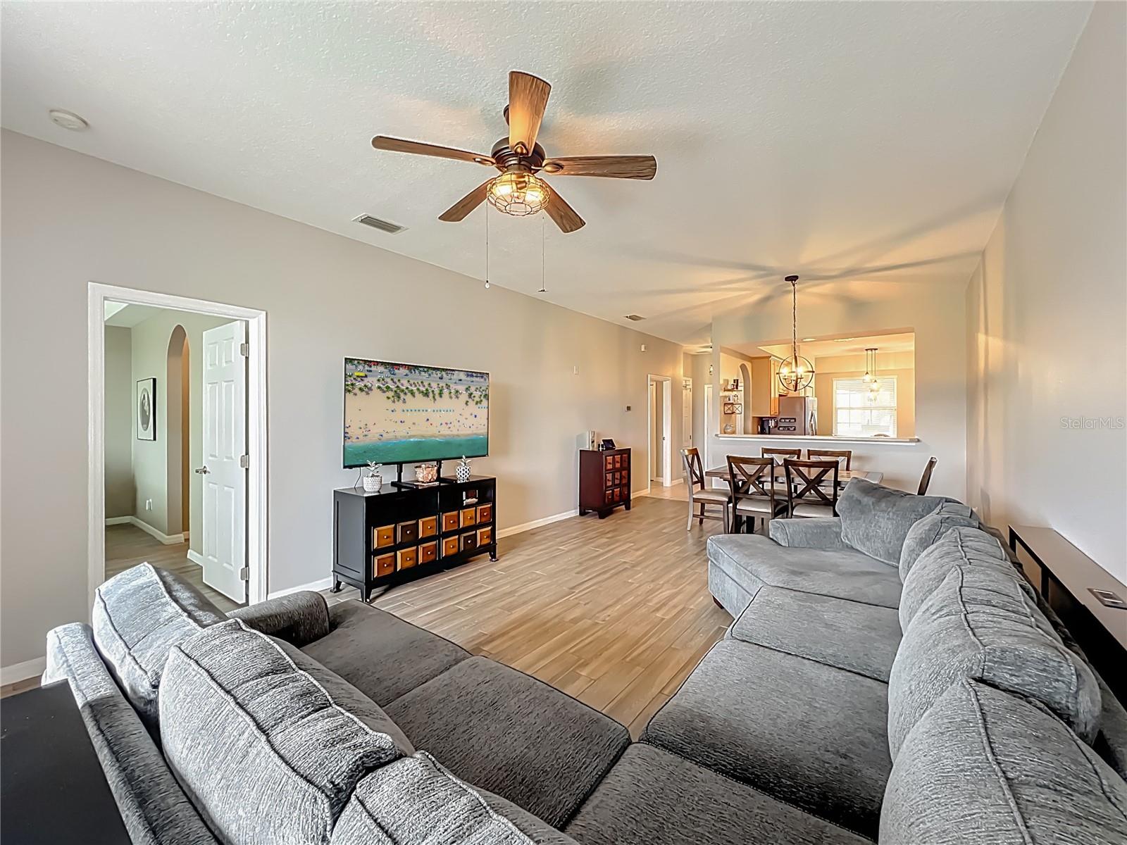 Image 25 of 64 For 9417 Myrtle Creek Lane 609