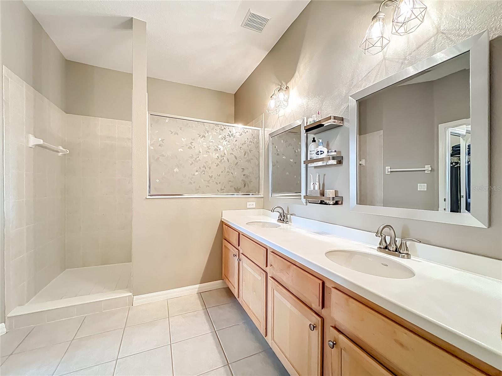 Image 33 of 64 For 9417 Myrtle Creek Lane 609